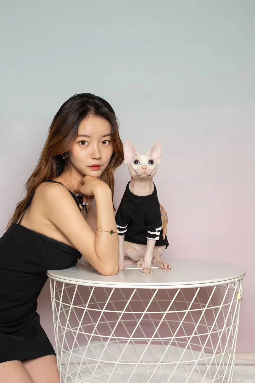 Avezano Green Fades To Dirty Pink Gradient Backdrop For Portrait Photography-AVEZANO